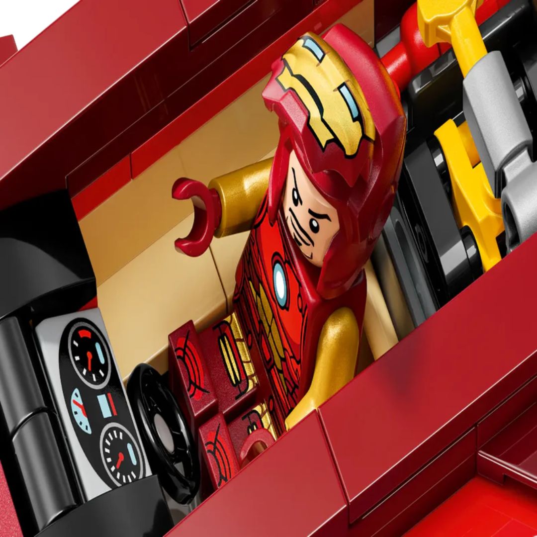 Lego 76310 Super Heroes Marvel Iron Man Car & Black Panther Vs. Red Hulk (295 Pieces)