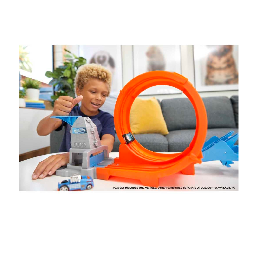 Hot Wheels® Loop Stunt Champion™ Track Set with Dual-Track Loop, Dual Launch, Spring Ramp & 1 Car for Kids 4 Years Old & Older