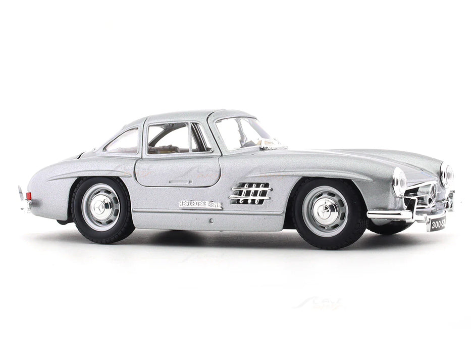 1954 Mercedes-Benz 300 SL silver 1:24 Bburago licensed diecast Scale Model car