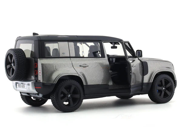 2022 Land Rover Defender 110 silver 1:24 Bburago licensed diecast Scale Model car