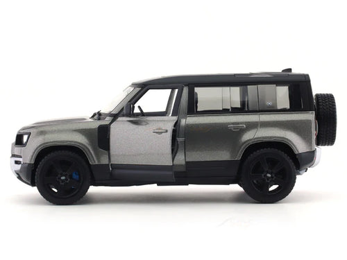 2022 Land Rover Defender 110 silver 1:24 Bburago licensed diecast Scale Model car