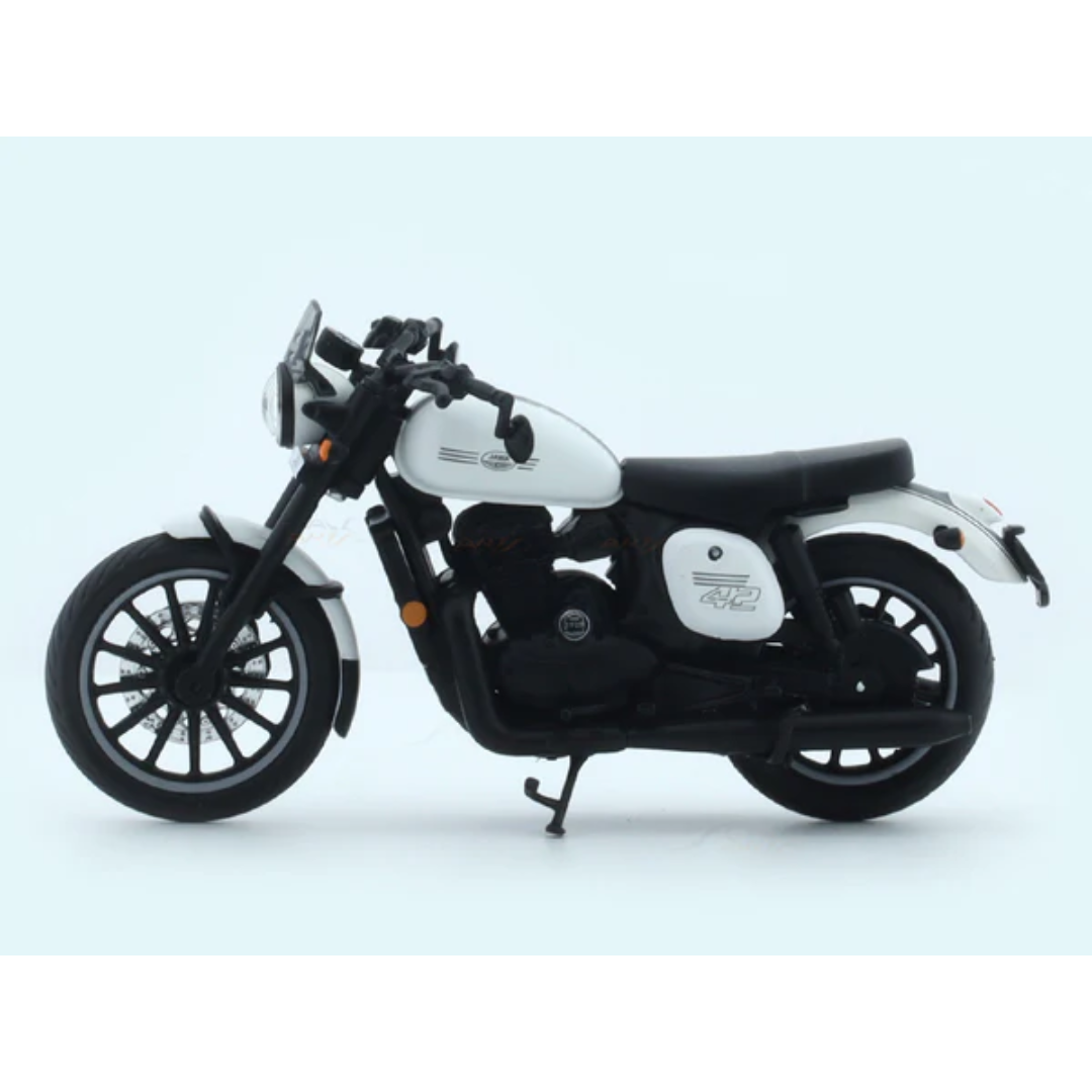 Jawa 42 White 1:18 Maisto licensed diecast scale model bike collectible