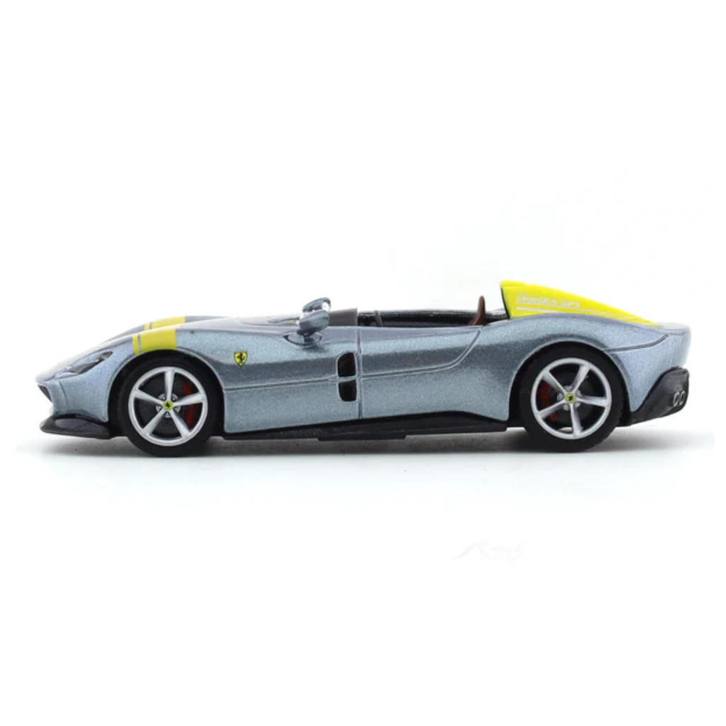 Ferrari Monza SP1 Silver 1:43 Bburago Signature diecast scale model car