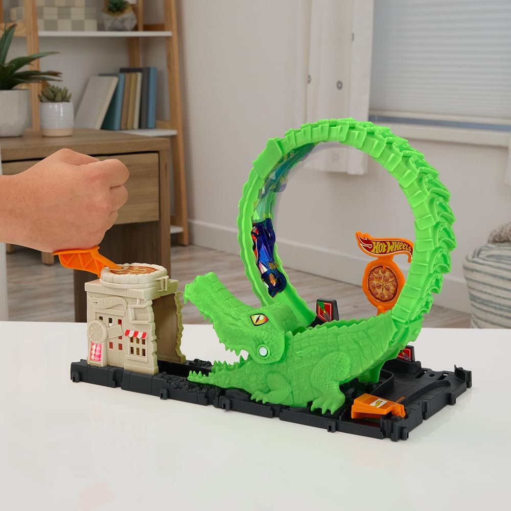 Hot Wheels City Crocodiles Flex Attack Hot Wheels - Gator Loop Pizza Place Playset, Track Set With 1 Toy Car