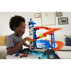 Hot Wheels™ HDP06 Track Set and 1:64 Scale Toy Car, Multi-Level Playset with Shark Nemesis Challenge, City Shark Escape Playset