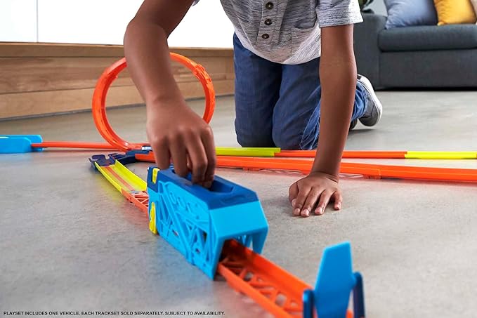 Hot Wheels Track Builder Unlimited Slide & Launch Pack for Kids 6 Years & Older with a 1:64 Scale Hot Wheels Vehicle, Moveable Kicker Booster & 3 Track Pieces that Connect to Other Sets