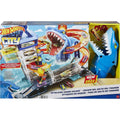 Hot Wheels™ HDP06 Track Set and 1:64 Scale Toy Car, Multi-Level Playset with Shark Nemesis Challenge, City Shark Escape Playset